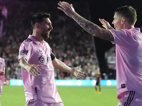 "Đời tôi chưa bao giờ đá như đi dạo, cho đến khi gặp Messi"