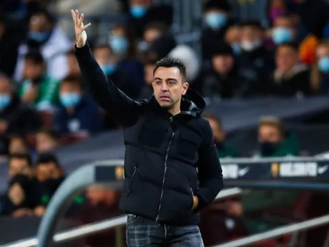 Đồng đội cũ khiến Xavi lần đầu ngậm trái đắng ở Camp Nou