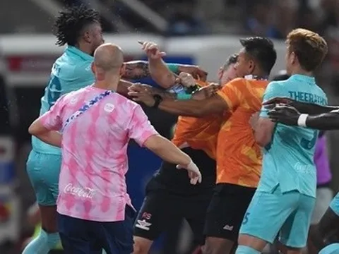 Đồng đội của Bunmathan đấm trợ lý CLB đối thủ