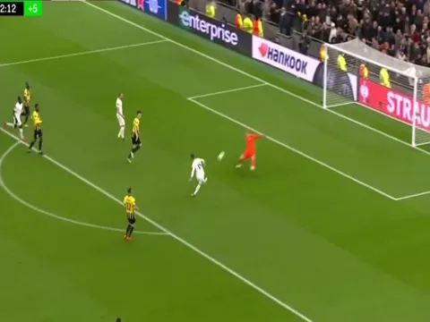 Đồng đội Messi bỏ lỡ khó tin trong ngày Conte ra mắt