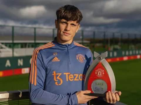 Đồng đội phản ứng với danh hiệu của Garnacho