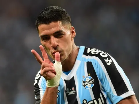 Đồng đội sốc trước tin Suarez có thể lắp chân giả