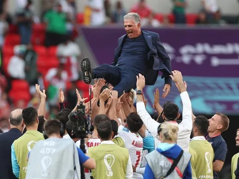 Động thái của HLV Queiroz khi người thân học trò bị đe dọa