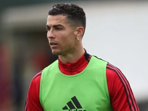 Động thái gây chú ý của Ronaldo sau khi bị tống xuống đội U21