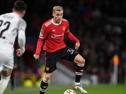 Donny van de Beek đã nắm bắt được cơ hội trước Young Boys