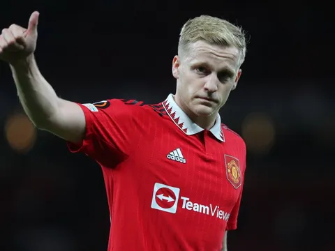 Bị Mason Mount chiếm chỗ, Van de Beek nói gì?