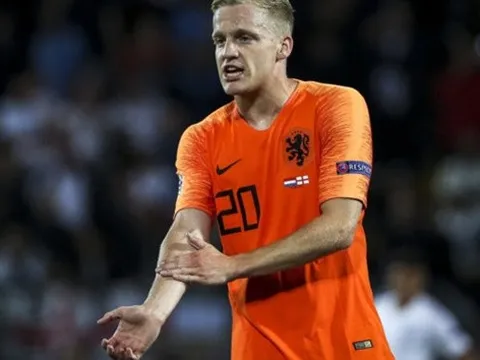 Donny van de Beek chính thức nhận hung tin từ Van Gaal