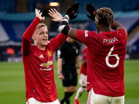 Man Utd có thể trao đổi Pogba lấy tiền vệ tài năng