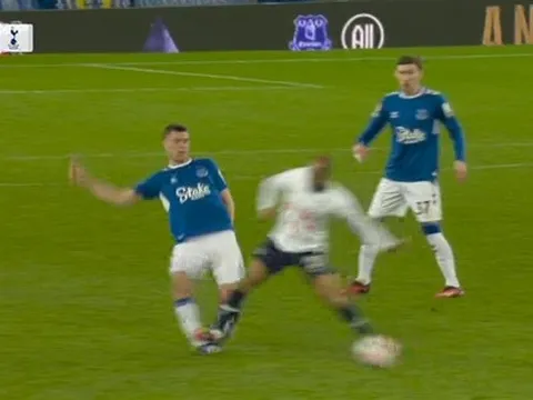 Toàn cảnh 2 thẻ đỏ khiến trận Everton - Tottenham thêm kịch tính