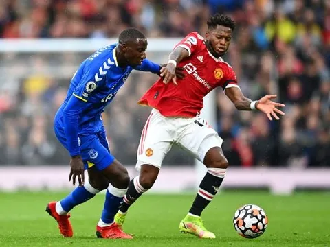 Doucoure cho Solskjaer thấy những phẩm chất mà hàng tiền vệ Man Utd còn thiếu