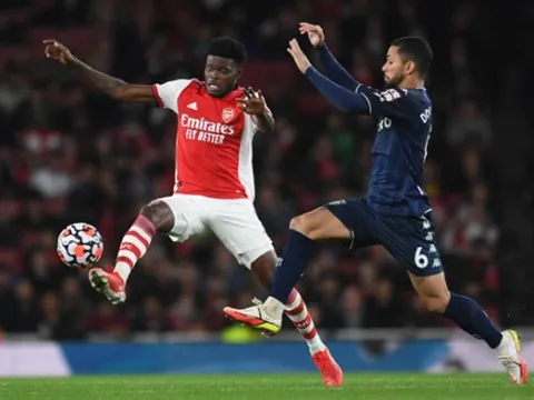 Douglas Luiz xứng đáng thay Partey?