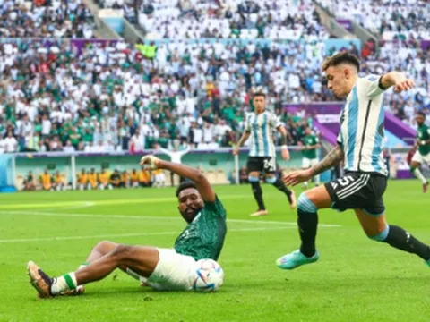 Argentina 'cầu cứu' Lisandro Martinez