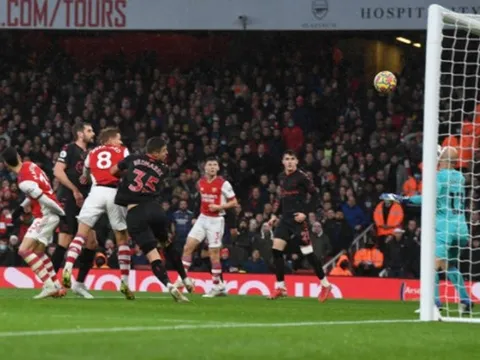 "Lẽ ra cậu ấy phải ghi một hat-trick vào lưới Everton"