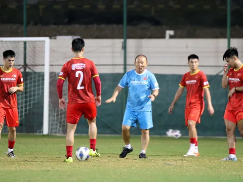 ĐT Việt Nam chia tay 2 cầu thủ trước trận gặp Oman