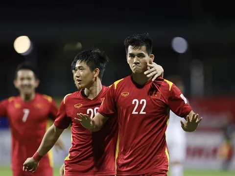 ĐT Việt Nam nhận quà từ BXH FIFA sau trận thắng Campuchia