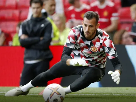 Rõ điều kiện Man Utd mua đứt tân binh