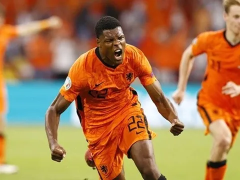 Inter chốt giá khủng bán Dumfries cho Man Utd