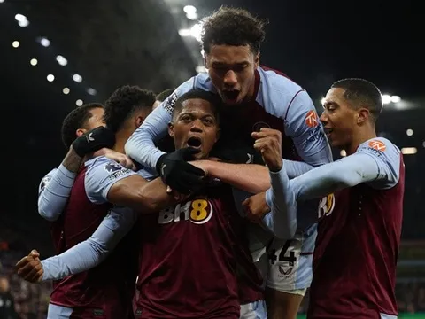 Đừng bỏ quên chú "ngựa ô" này trong cuộc đua vô địch Premier League