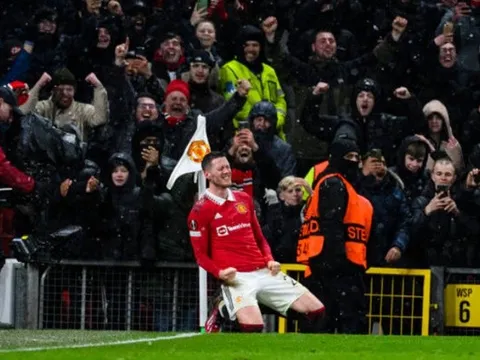 Đừng vội lãng quên Weghorst!