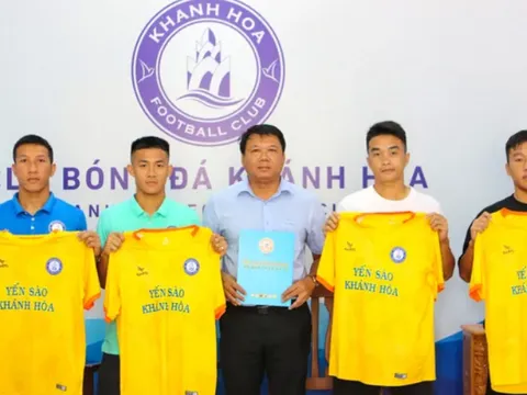 Được bơm 60 tỷ, CLB V-League ký một lúc 33 cầu thủ