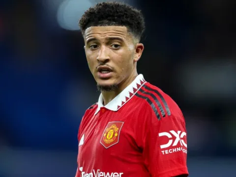 Được hỏi về Sancho, Ten Hag nói 1 từ