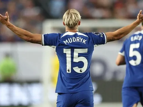 Dứt điểm thần sầu và chạy 'xé gió', Mudryk tuyên chiến với Mbappe