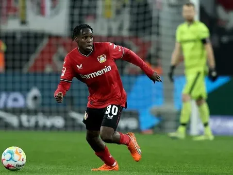 Duyệt chi 40 triệu euro, Arsenal tranh mua hậu vệ với Man United