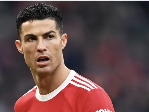 Dwight Yorke: Ronaldo không được tôn trọng ở MU