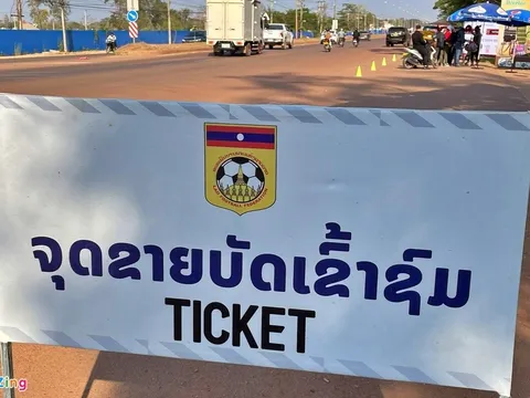 Ế vé xem tuyển Việt Nam ở Lào