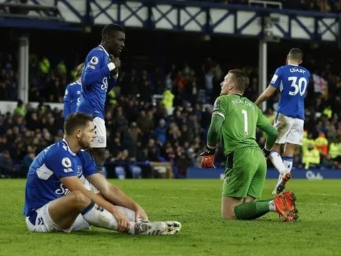 Man City và Everton đặt ra bài kiểm tra cho Premier League