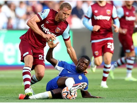 Chelsea - Luton Town: 1 bàn; Đội hình tan hoang