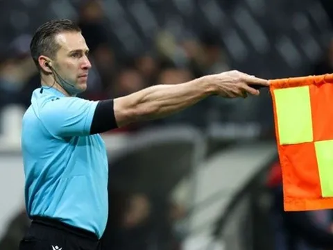 CHÍNH THỨC! FA phán quyết vụ trọng tài giật chỏ Robertson