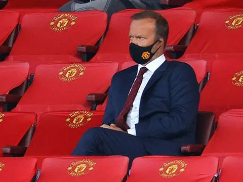 Ed Woodward vẫn chưa thôi ám Man Utd