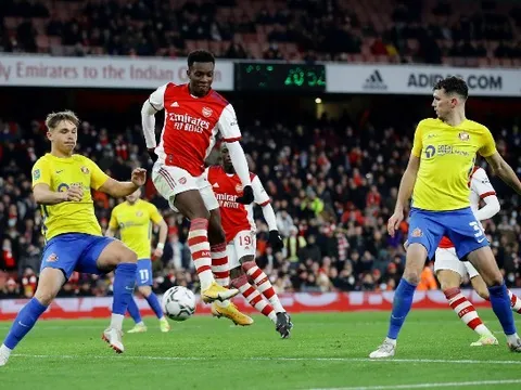 Quên Aubameyang đi, sát thủ vòng cấm của Arsenal đã lộ diện