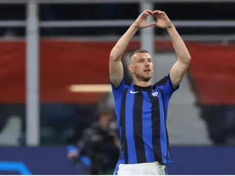 Edin Dzeko: Gừng càng già càng cay