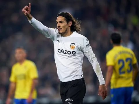 Edinson Cavani chói sáng sau khi rời Man United