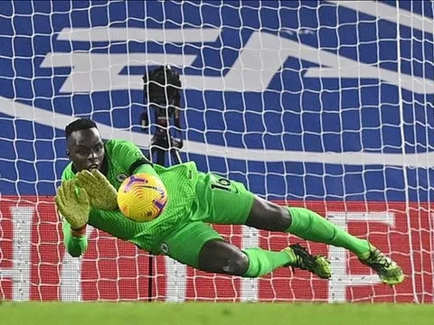 Trắng lưới trước West Ham, Mendy thiết lập thành tích ăn đứt Kepa