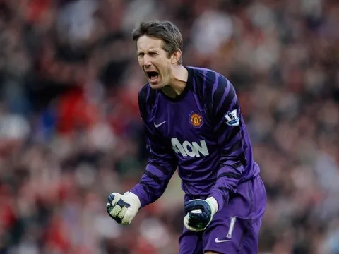 Van der Sar chọn đội hình 6 cực chất: Vắng Ronaldo