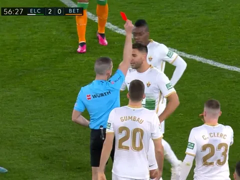 Đối thủ của M.U tại Europa League dính vào cuộc chiến 3 thẻ đỏ