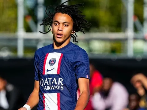 Em trai 15 tuổi của Mbappe ra mắt đội một PSG