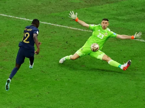 "Xét tinh thần thể thao, Martinez đã vượt quá giới hạn ở trận chung kết"