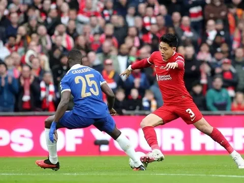 Endo khiến bộ đôi bom tấn của Chelsea cùi gằm