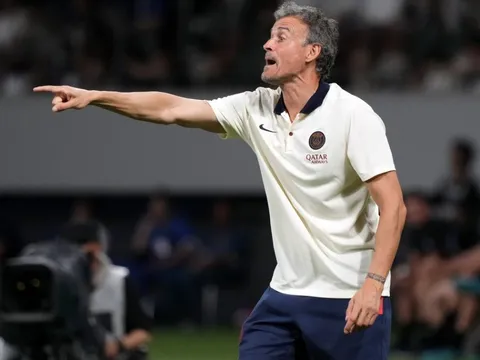 Enrique giúp PSG bản lĩnh hơn trước những cơn bão