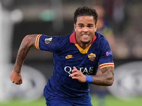 Justin Kluivert chuẩn bị đến Ngoại hạng Anh