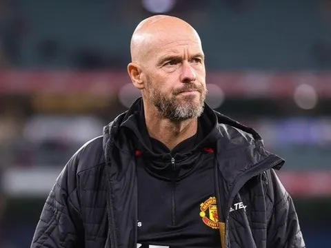 Ten Hag bị chỉ trích: "Nực cười, lố bịch"