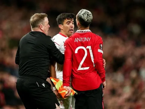 Erik ten Hag mắng Antony, lệnh MU giữ cái đầu lạnh trước Sevilla