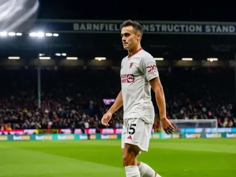 Erik ten Hag xoa dịu nỗi lo từ Sergio Reguilon