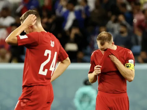 Eriksen rơi nước mắt trong ngày Đan Mạch bị loại khỏi World Cup
