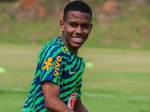 Barca lỡ thời cơ, Man Utd trả giá quyết liệt cho "Messinho"