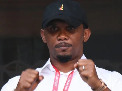 Eto'o bị chỉ trích sau hành động đánh người